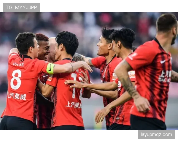 上海海港近期后防稳定性面临考验,中场调度效率直接影响比赛推进。 上海海港近期后防稳定性面临考验,中场调度效率直接影响比赛推进。